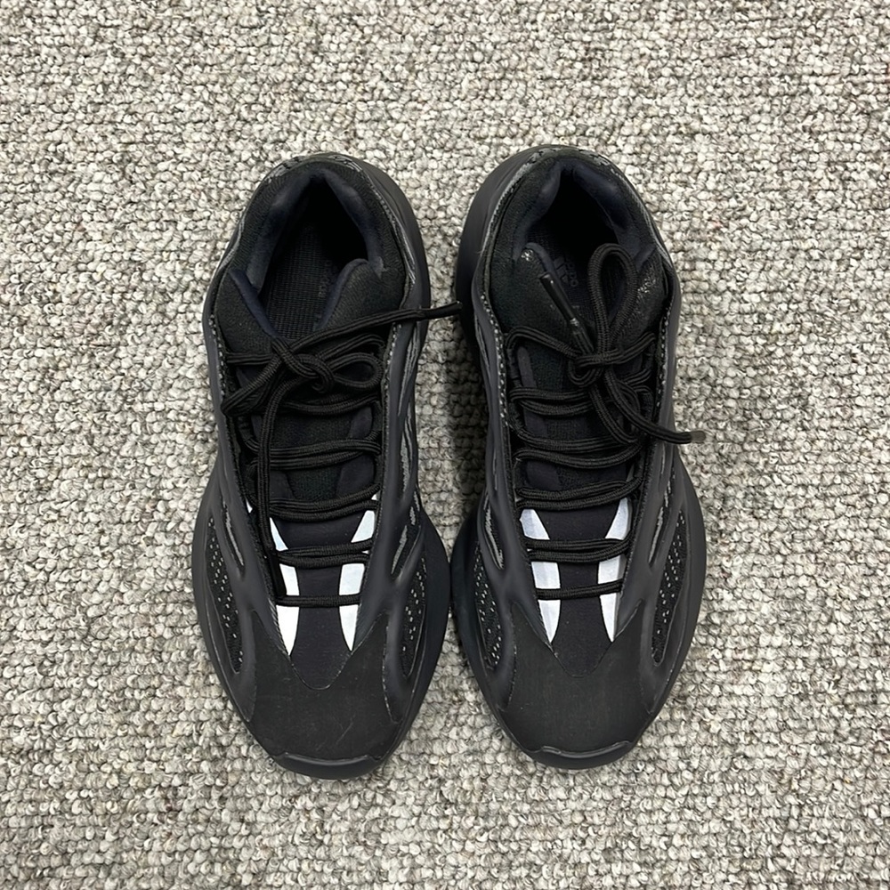 Yeezy V3 Dark Glow, size 6.5Y